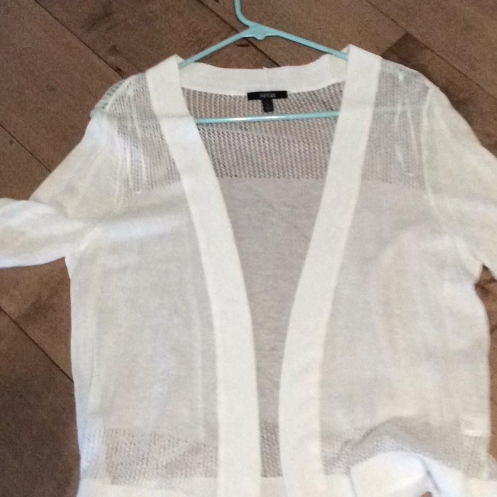 Classc white short sleeve sweater size L. Excell